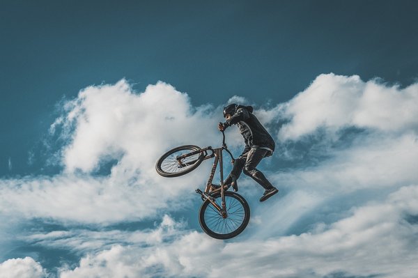 Comment les entraîneurs de football peuvent-ils tirer parti des pauses hydriques pour ajuster leur tactique ?